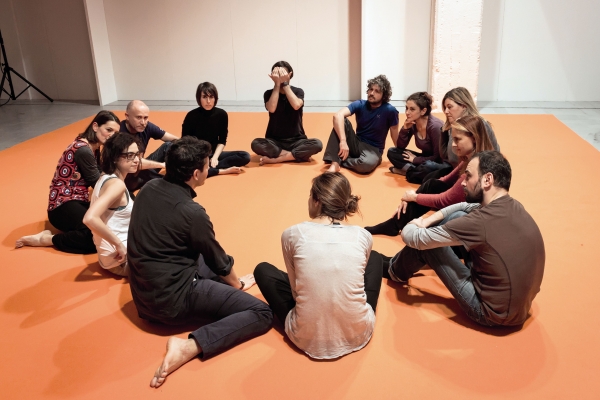 &Delta;&rho;&alpha;&mu;&alpha;&tau;&omicron;&theta;&epsilon;&rho;&alpha;&pi;&epsilon;ί&alpha; &Epsilon;&nu;&eta;&lambda;ί&kappa;&omega;&nu;